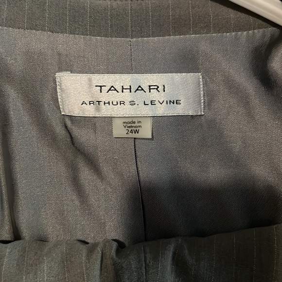 Grey and ivory Plus size jacket and pantsuit - Picture 3 of 5